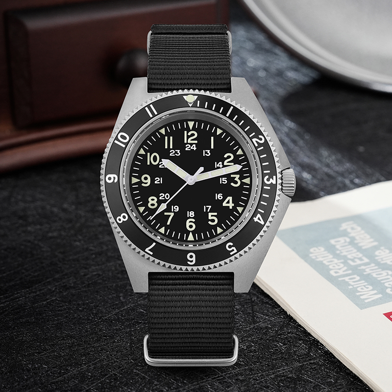 Watchdives WD1972 ساعة كوارتز  - مراجعة Accessories With Watch وسعره